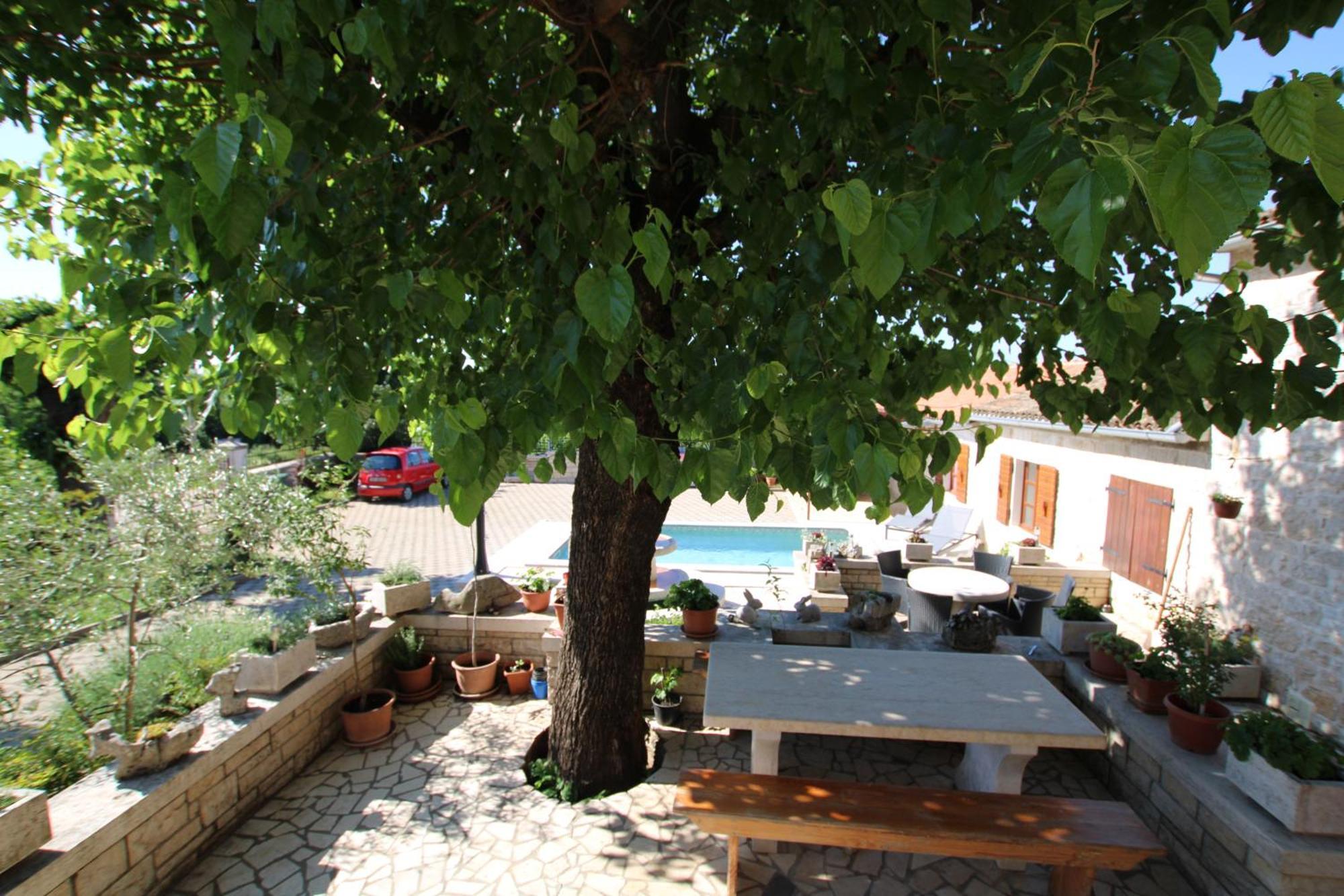 Apartments Vesna With Pool - New! Sveti Lovreč Pazenatički Kültér fotó